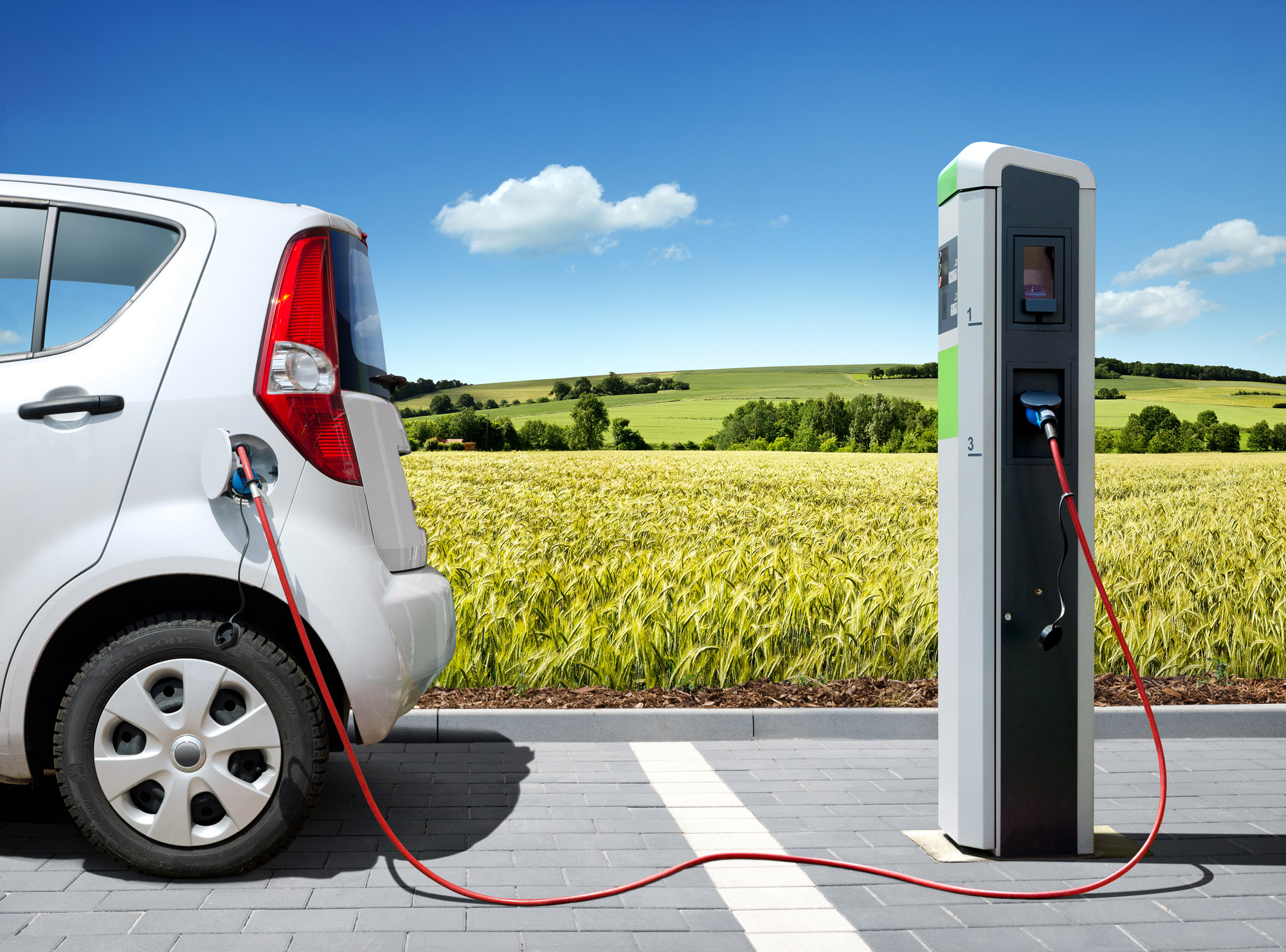 electric-car-fueling